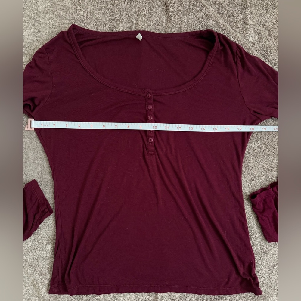 Halara Ribbed Henley Neck Long Sleeve Slim Casual Top in Maroon Banner - Large - Picture 8 of 9